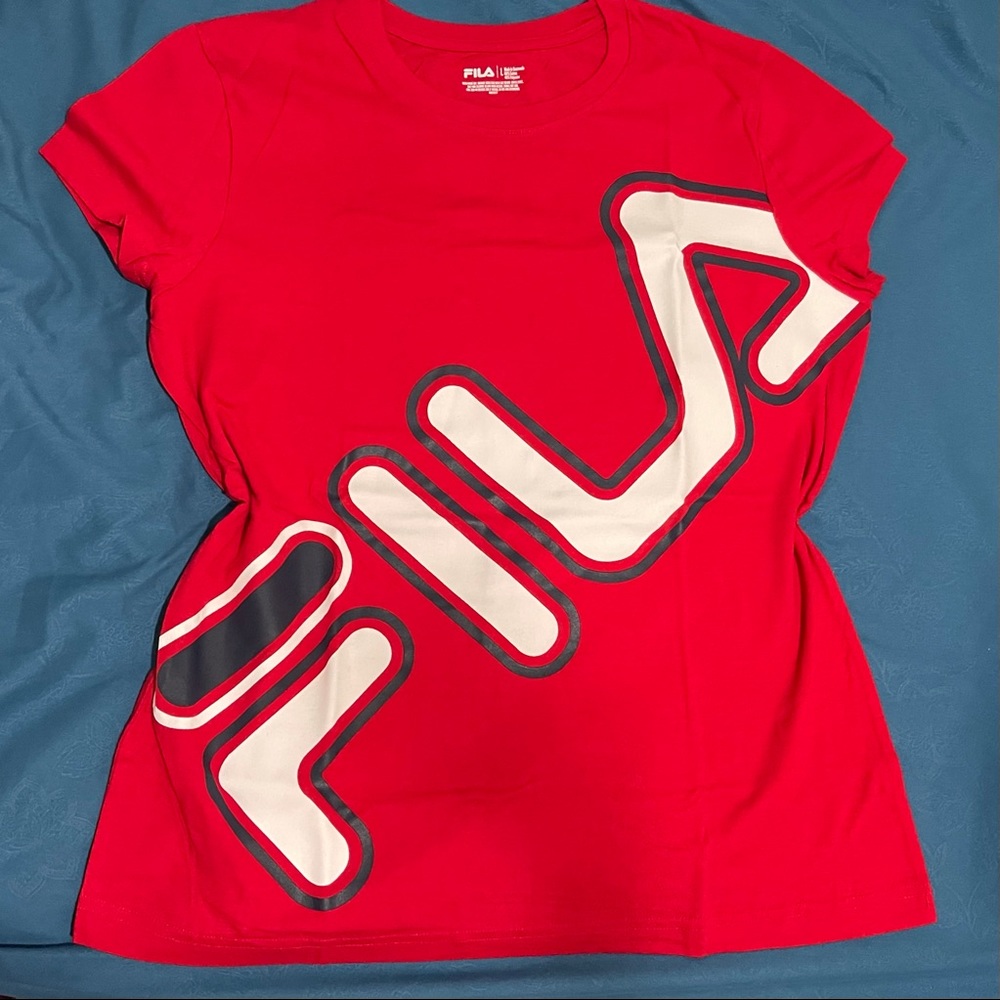 RED FILA T SHIRT SIZE L
